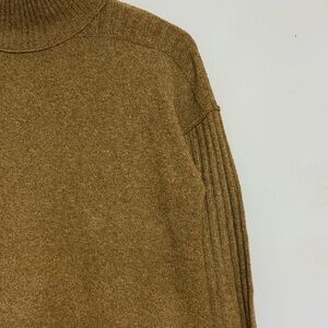 SO Men's Crewneck Sweater in Olive